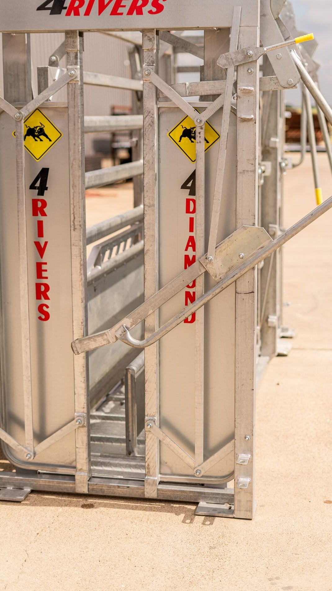 Chute - 4 Diamond – Seven Peaks Fence and Barn